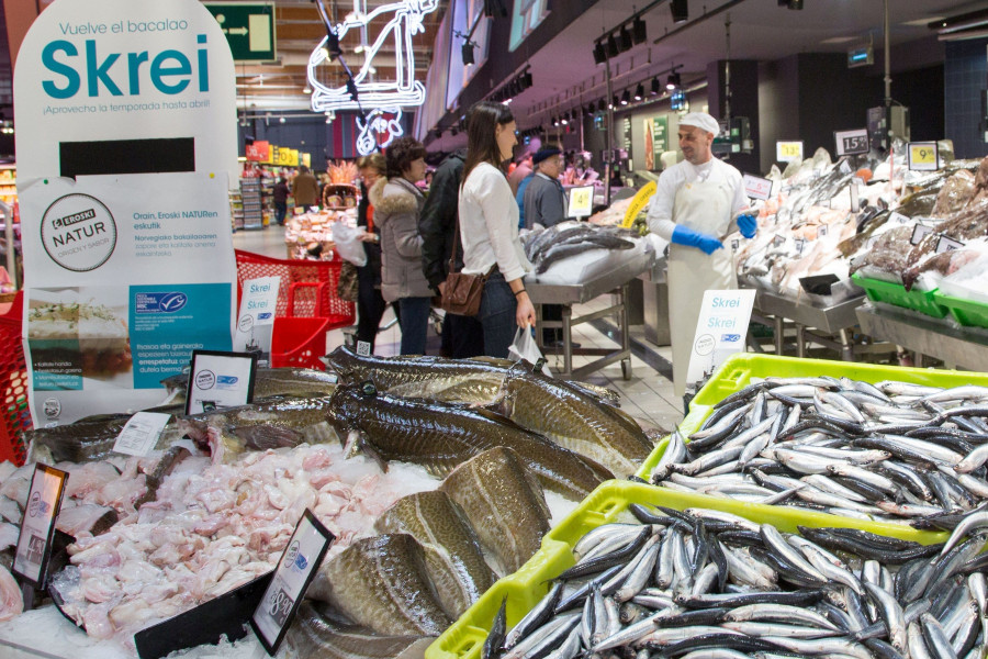 Eroski ha arrancado en febrero la campaña de bacalao Skrei con el sello azul 