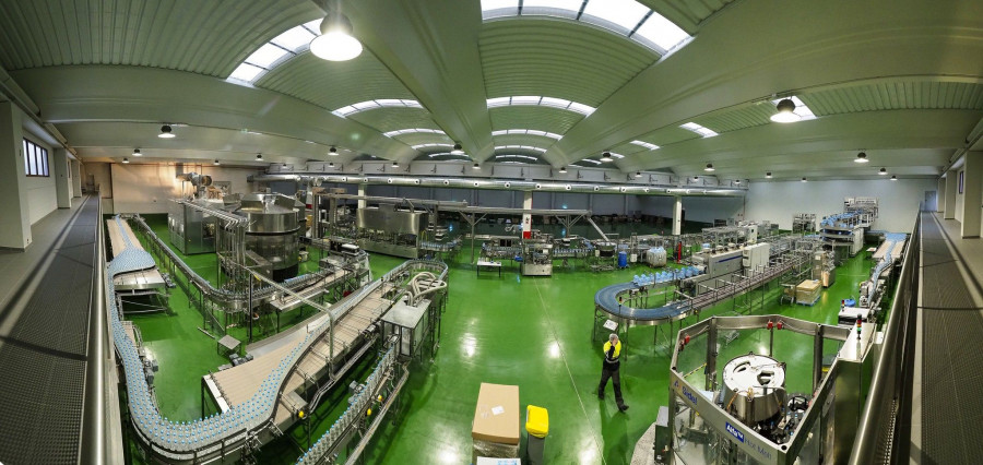 La nueva planta de Bezoya, de más de 15.000 metros cuadrados, ha sido concebida bajo tres ejes principales: la calidad, la eficiencia y respeto al medio ambiente.