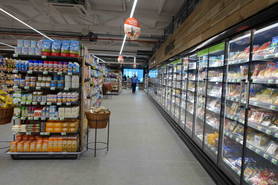 La compañía prevé reducir hasta un 50% en el consumo y potencia energética anuales necesarios para la iluminación y refrigeración de sus establecimientos.