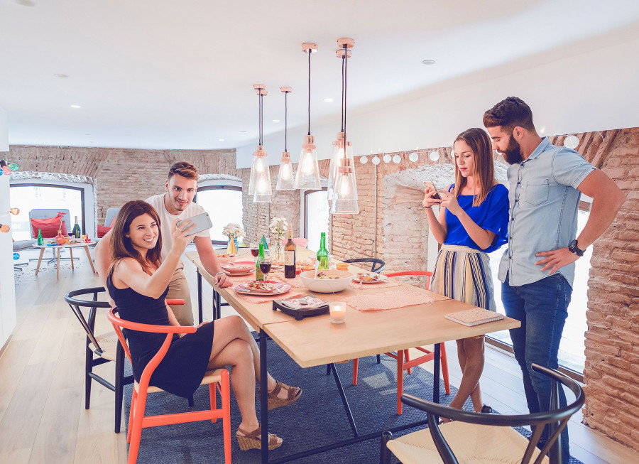 Las marcas necesitan entender mejor a los consumidores, especialmente a los millennials, y desarrollar estrategias comerciales efectivas que sean relevantes y atractivas para los consumidores.