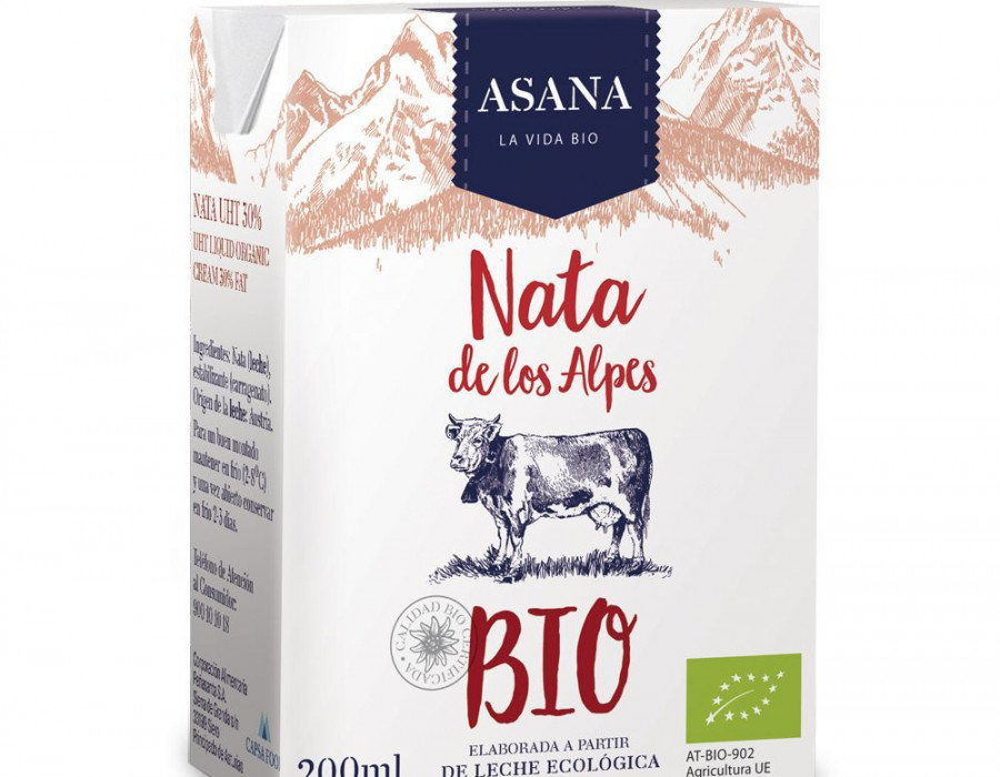 Sus productos se elaboran a partir de leche de vacas de raza alpina que viven en cooperativas ganaderas ecológicas alrededor del lago Gmunden, con instalaciones confortables, que respetan el modo nat