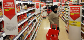 La bajada generalizada de precios aplicada por Eroski hasta en 4.000 productos incluye hasta 2.200 productos en alimentación, 800 en bebidas y 1.000 en droguería y perfumería.