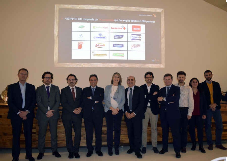 Los asociados de Asefapre junto a  Mª Ángeles Dal Re, vocal asesora, coordinadora de la Estrategia NAOS.