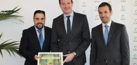 En la imagen (de izq. a dcha.), Francisco J. Gallego, National Account Executive de Chep; Antonio González, director de RSC & RRHH de GAC; y Pablo Soriano, Category Manager, Customer Service de Chep.