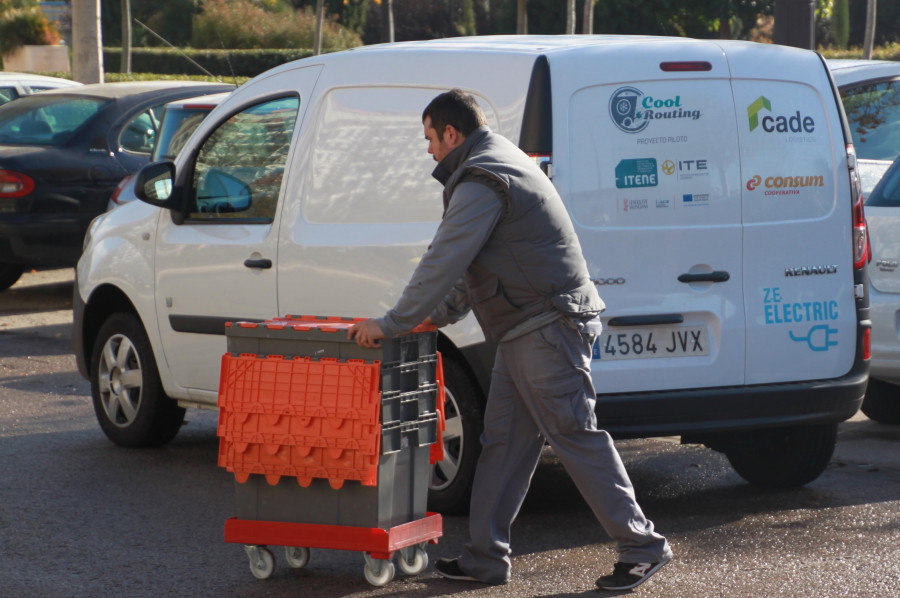 A través de este proyecto, Consum apuesta por un nuevo sistema de reparto de compra a domicilio con vehículos eléctricos para reducir las emisiones de CO2.