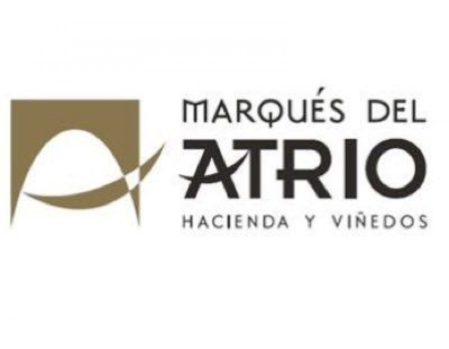 Marqués del Atrio prosigue con su estrategia de expansión y crecimiento firmando un nuevo acuerdo estratégico con una planta de embotellado para aumentar su capacidad productiva.