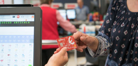 A finales del pasado mayo, Eroski lanzó una nueva tarjeta de crédito Eroski Club en colaboración con Mastercard y Santander Consumer Finance, con el objetivo de ofrecer nuevas posibilidades de ahor