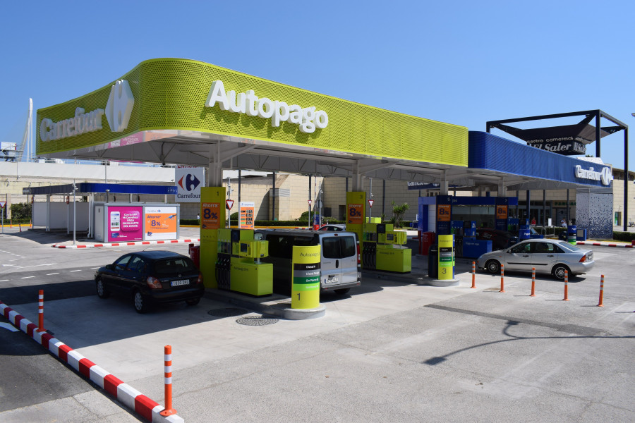 En la imagen, la nueva estación de servicio Carrefour junto al hipermercado El Saler en Valencia.