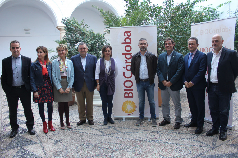 En la imagen, Antonio Deza, Mª Luisa Deza, Carmen Casas, Francisco Zurera, Mª Isabel Ambrosio, Francisco A Sánchez, Álvaro Barrera, Manuel Torreglosa, Alvaro Fuentes-Guerra.