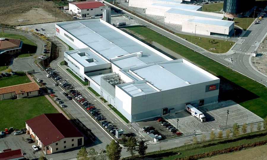 El nuevo almacén, que se inaugurará durante el primer trimestre de 2018, tiene una superficie de 1.526 metros cuadrados y alcanzará una capacidad para 3.300 palets.