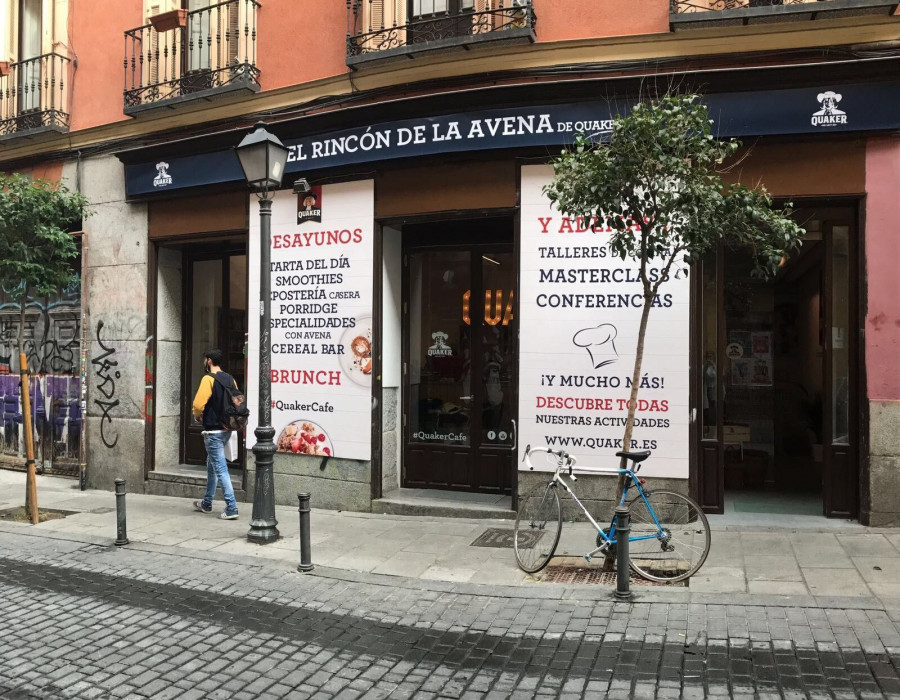 Desde el pasado 5 de octubre y hasta el final de mes estará abierta la primera tienda efímera de Quaker en el mundo y la única cafetería de desayunos y brunch en España centrada en este cereal.