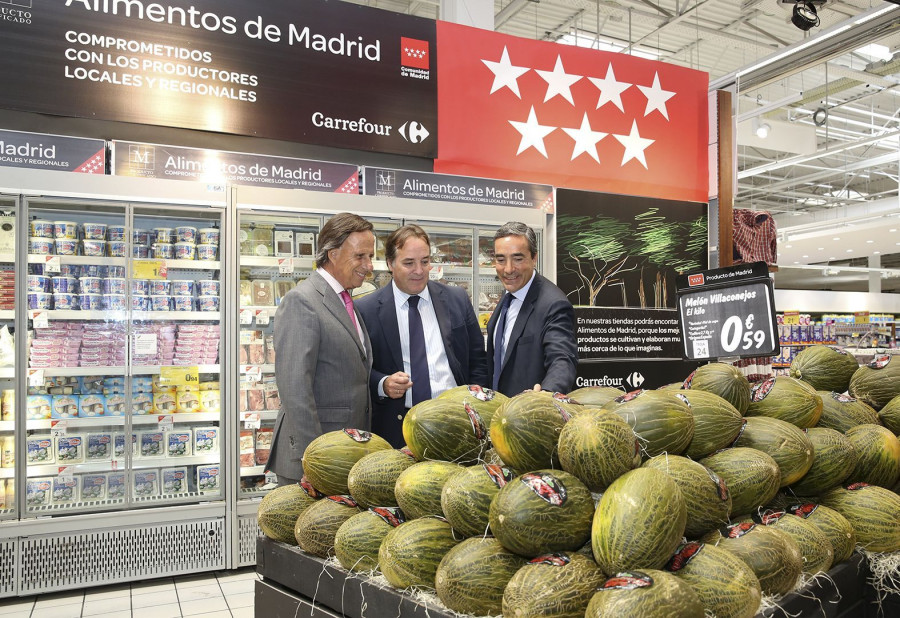Carrefour tiene entre sus señas de identidad, ofrecer a sus clientes un surtido amplio en el que tienen cabida tanto los productos de grandes empresas nacionales como los productos de pequeñas y med