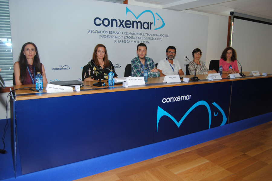 En el encuentro, al que asistieron más de 70 personas de España y Portugal, expertos nacionales, entre ellos de Aecosan, el CSIC y la USC, explicaron los riesgos y las soluciones a la presencia de m