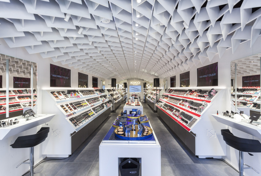 El nuevo establecimiento de Kiko Milano en Madrid combina sostenibilidad, tecnología y diseño.