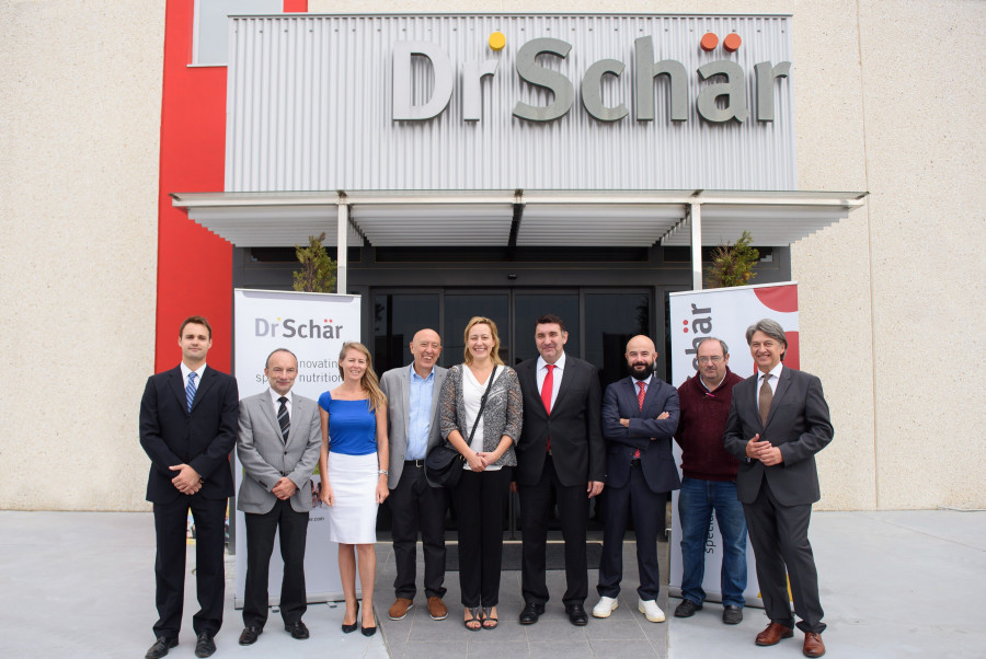 Marta Gastón, consejera de Economía, Industria y Empleo del Gobierno de Aragón, inauguró la ampliación de Dr. Schär en Alagón.