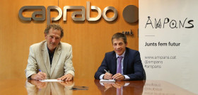 En la imagen, el director general de Ampans, Toni Espinal, y el director general de Caprabo, Martin Gandiaga.