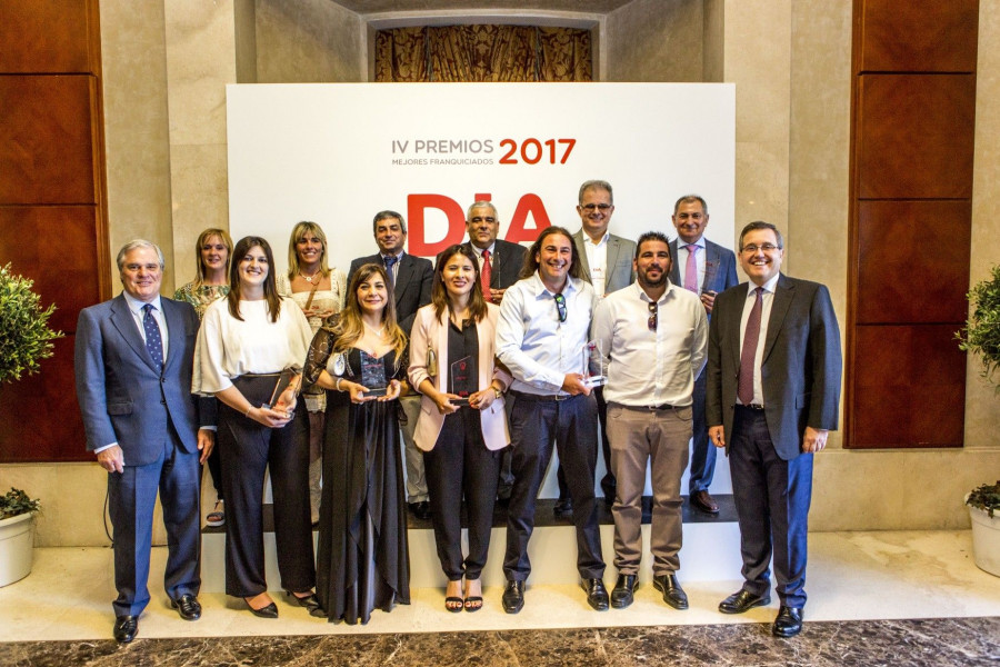 Nueve franquiciados de la compañía han recibido un reconocimiento de la mano de Richard Golding, vicepresidente primero del Consejo de Administración de Grupo DIA, y de Ricardo Currás, consejero d