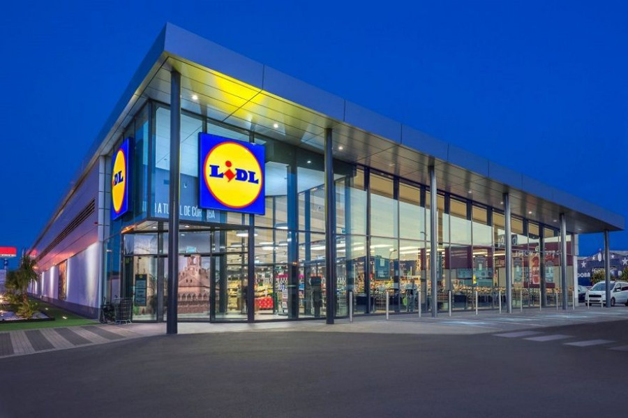 Lidl prevé ahorrar 65.000 MWh en los tres próximos años, equivalente al consumo anual de energía de más de 18.500 hogares.