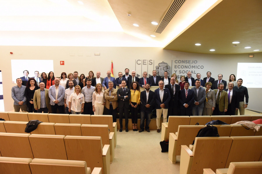 Foto de familia de la firma del convenio colectivo de Anged con miembros de las empresas de la patronal y los sindicatos firmantes.