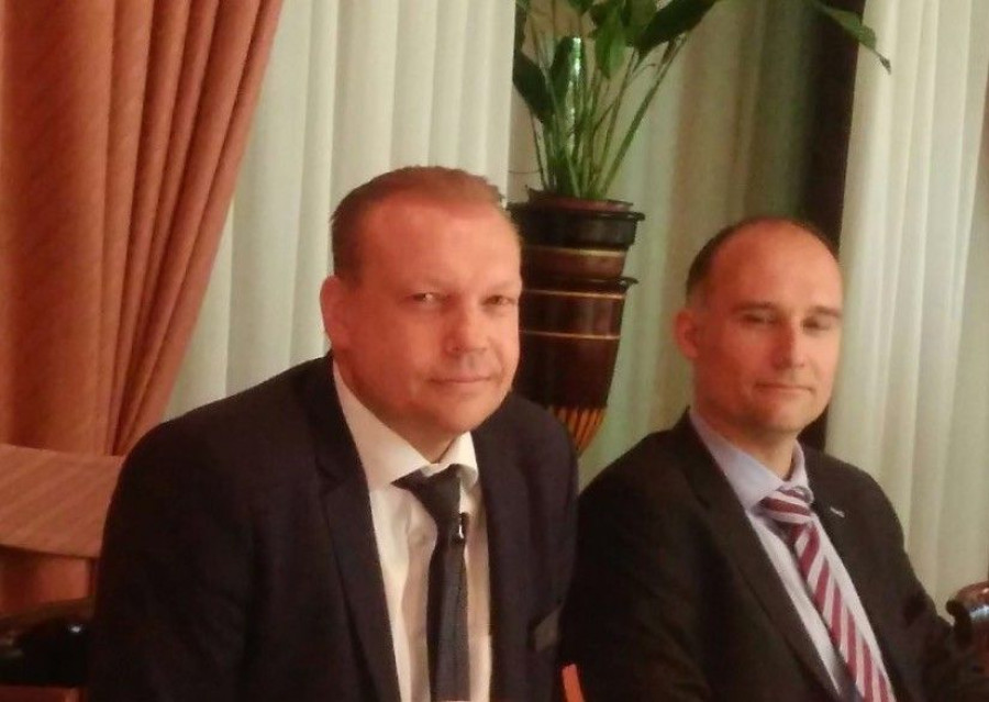 Dietmar Eiden de Koelnmesse y Oliver Kolsch, director de la Federación Alemana de la Industria de Bebidas y Comida, durante la presentación en Madrid.