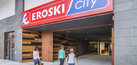 La apertura del nuevo supermercado Eroski en San Sebastián ha supuesto la creación de 43 puestos de trabajo y una inversión de 1,7 millones.