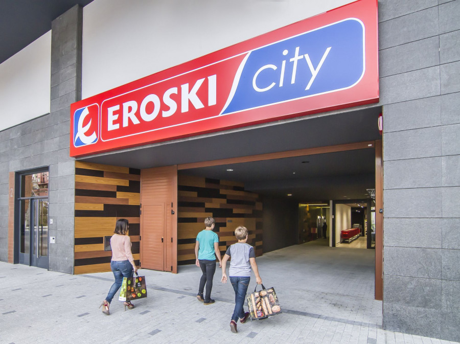 La apertura del nuevo supermercado Eroski en San Sebastián ha supuesto la creación de 43 puestos de trabajo y una inversión de 1,7 millones.