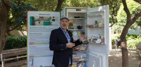 Cinco neveras llenas de alimentos ilustran cómo hemos comido en el último medio siglo y una sexta plantea las tendencias de futuro de la alimentación