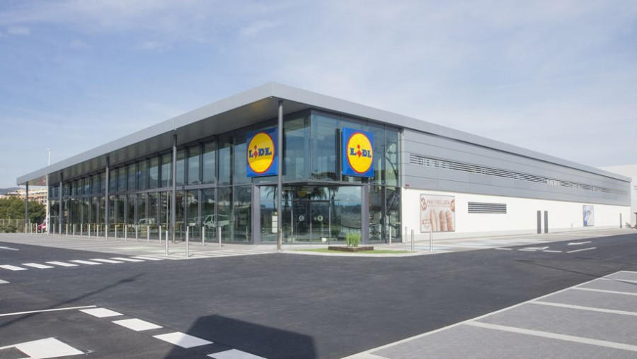 Lidl abrirá establecimientos en  Ayamonte (Huelva), Boadilla del Monte (Madrid) y Almuñécar (Granada).