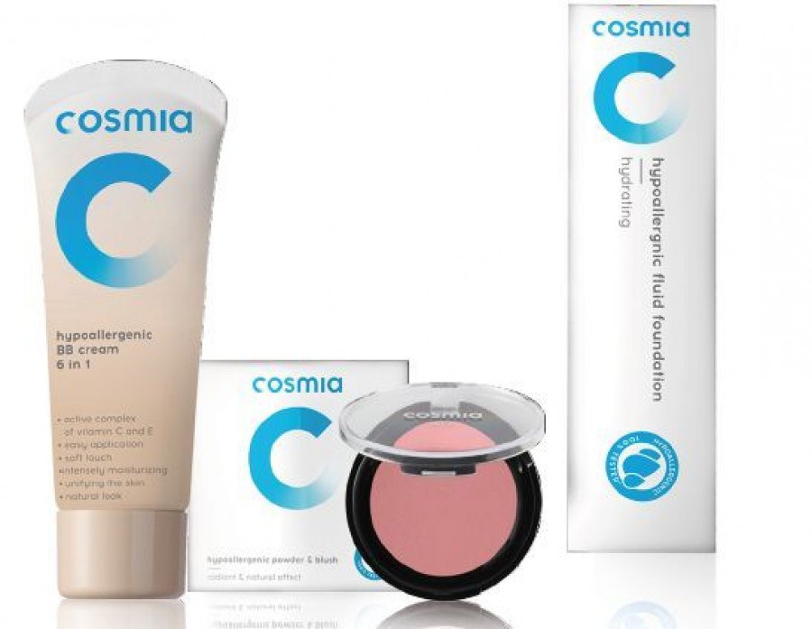 Cosmia by Auchan es una marca dedicada al cuidado y belleza que ofrece más de 500 referencias dentro de una gama completa de productos para la ducha, maquillaje, cuidado del cuerpo y del cabello.