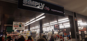 El supermercado ofrece más de 150 productos de proveedores locales.
