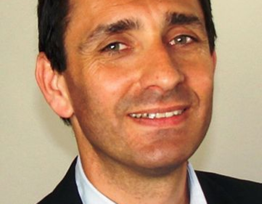 Nicastro se licenció por la Universidad de Panthéon-Sorbona y posee estudios de posgrado en Gestión Logística e Ingeniería de Transporte por la Universidad de Ciencia y Tecnología de Lille.