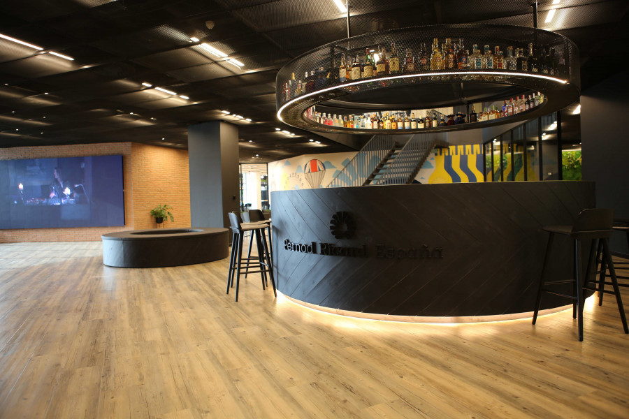 Todo está pensado para que los colaboradores piensen en digital y disfruten de cada día en Pernod Ricard como una nueva experiencia que les permite trabajar en cualquier entorno, con total libertad,