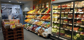 Los clientes del renovado centro disponen ahora de un amplio surtido de productos en las secciones de carnicería, charcutería, frutería y panadería.