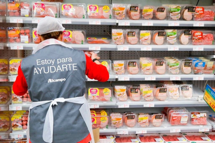 Auchan Retail España entre los formatos hipermercados, supermercados, proximidad y comercio electrónico, cuenta en  la actualidad con 345 centros (56 hipermercados Alcampo y 289 supermercados Simply