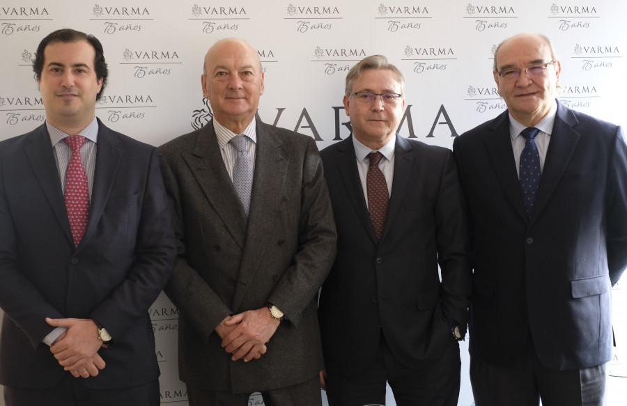 De izq a drcha, los responsables del Grupo Varma: José Manuel de la Mata, (tercera generación); Pelayo de la Mata, (presidente); Carlos Peralta, (director general), y Álvaro Gil Casares (director 