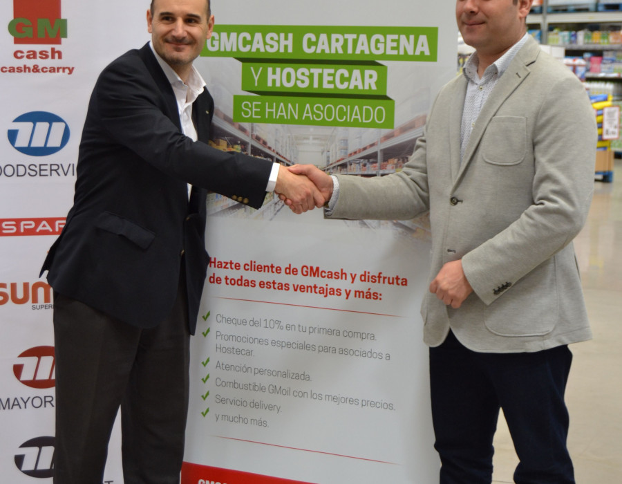 Alfonso Paúl, director regional de Levante de Grupo Miquel (izqda.), y Juan José López, presidente de Hostecar.
