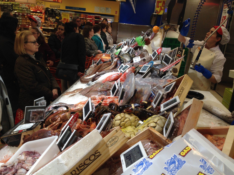 En el caso del pescado y el marisco, el supermercado recibirá diariamente productos seleccionados, procedentes de las principales lonjas de Galicia. La empresa comercializa 15 millones de kilos anual