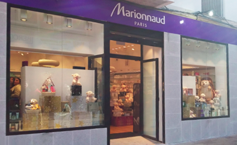La nueva perfumería está inspirada en los valores de la marca como la elegancia y la experiencia.