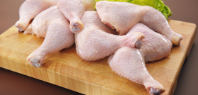 Los españoles consumimos 57.920 miles de kilos de pollo durante el mes de enero.