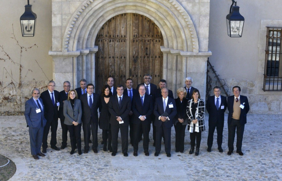 El Consejo de Dirección de Fiab junto al Presidente de la Junta de Castilla y León, Juan Vicente Herrera, y otros cargos del gobierno autonómico.