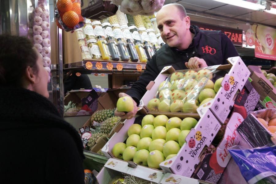 En 2015 los hogares españoles consumieron 8,06 millones de toneladas de frutas y hortalizas frescas, que suponen un descenso de un 4'2% en la compra de estos productos.