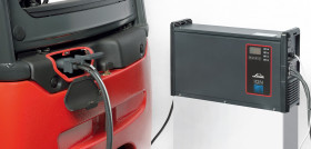 Un compartimento de acero de 25 mm de espesor para la batería protege sus células contra los daños externos.