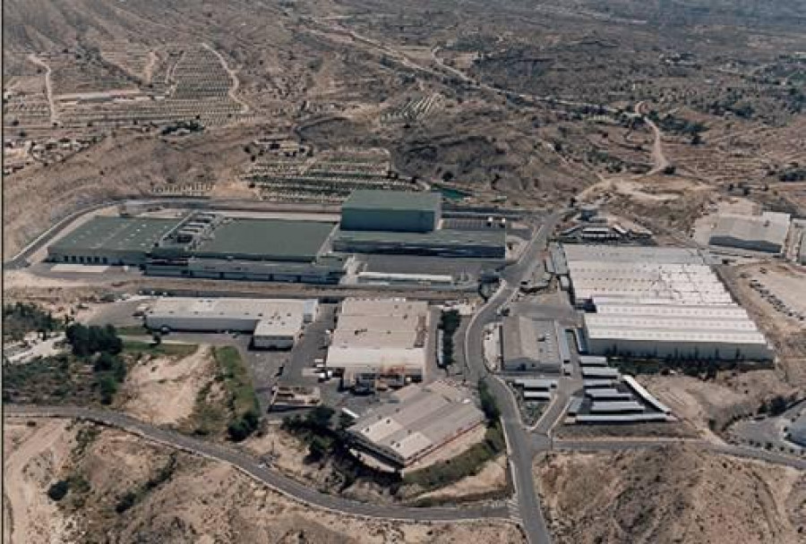 La planta de Jijona, donde se producen los pañales Dodot, ha logrado con su último lanzamiento eliminar la celulosa gracias a un nuevo núcleo absorbente en los pañales Dodot Azul y Básico, lo que
