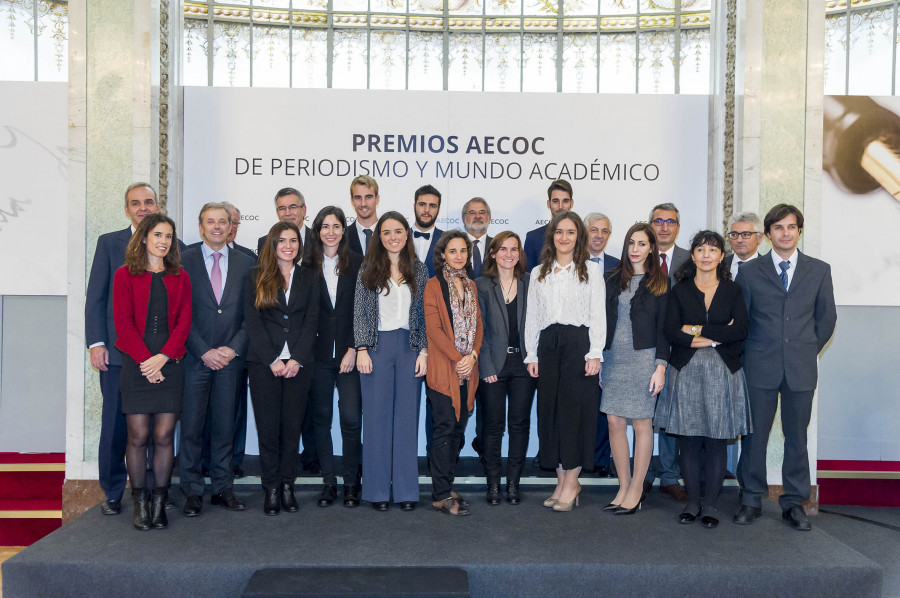 Los premios académicos han repartido en total 15.000 euros a ocho estudiantes universitarios y siete docentes.