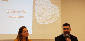 Carolina Vives, nutricionista y responsable de Asuntos normativos y reglamentarios de PepsiCo Iberia y Navin Daswani, responsable de Quaker para España y Portugal, en la presentación.