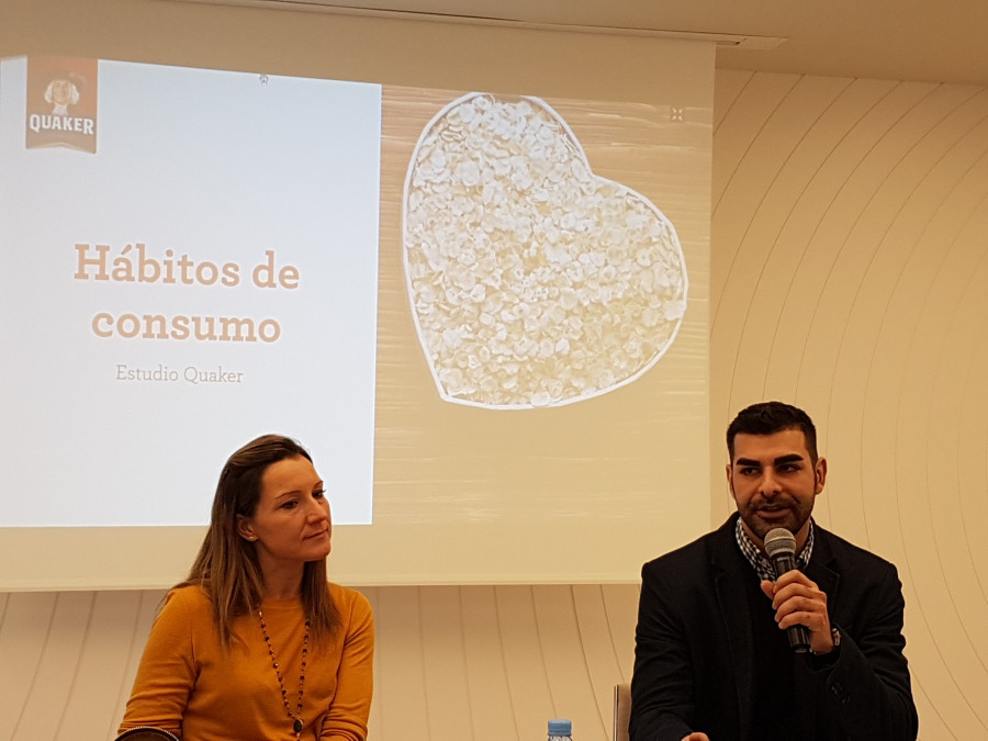 Carolina Vives, nutricionista y responsable de Asuntos normativos y reglamentarios de PepsiCo Iberia y Navin Daswani, responsable de Quaker para España y Portugal, en la presentación.