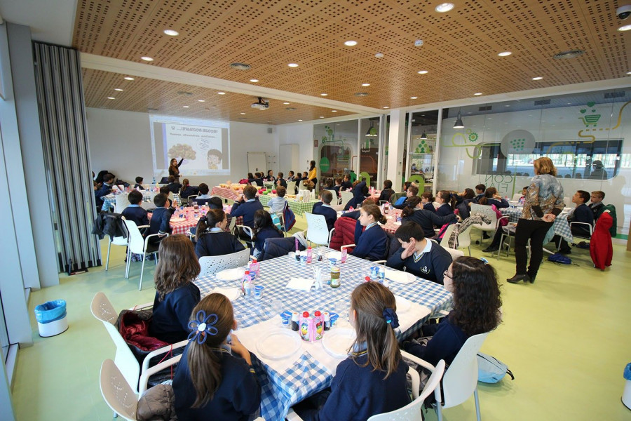 En colaboración con Danone, el programa incluyó varias sesiones  informativas dirigidas a adultos y niños.