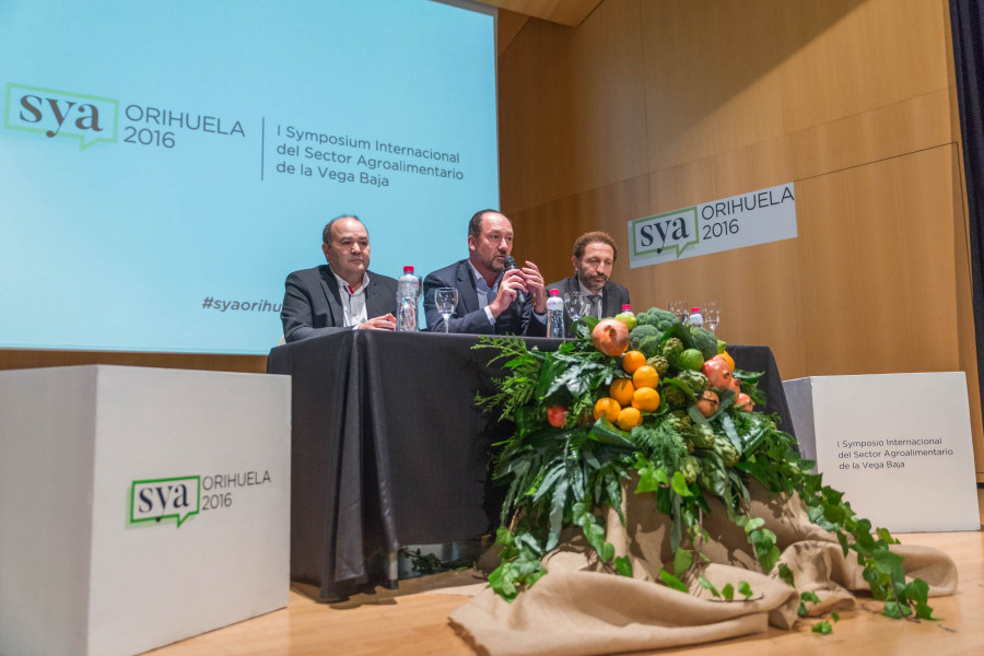 El encuentro congregó a centenares de personas que asistieron a las diferentes mesas redondas y ponencias.