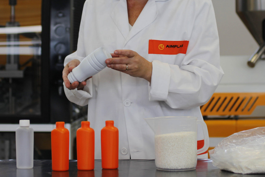 El desarrollo de bioplásticos y el uso de materiales plásticos reciclados a través del ecodiseño serán piezas clave para el envase alimentario del futuro.
