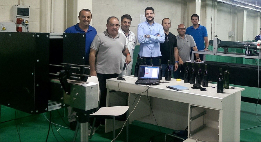 Uno de estos prototipos detecta en tiempo real la presencia de bitartratos, así como  cualquier cuerpo extraño que pueda contener el interior de la botella.